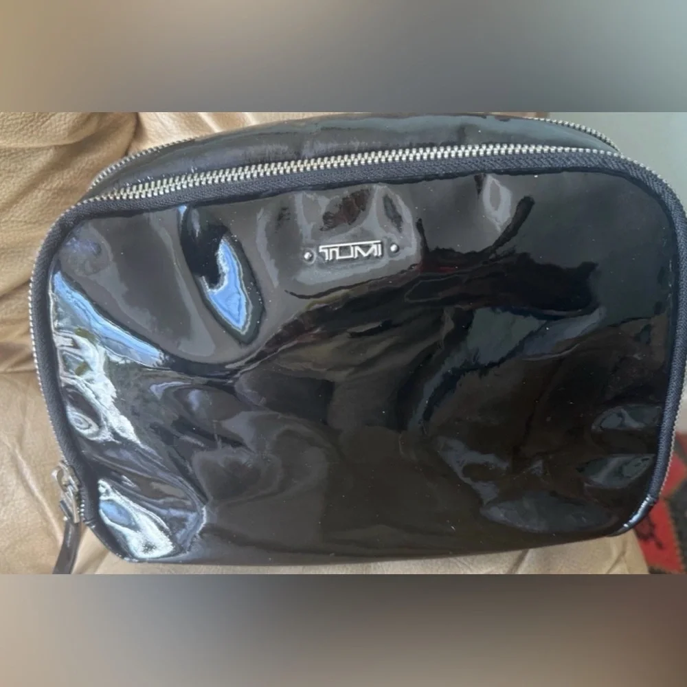 Tumi Cosmetic Travel Toiletries Pouch Case Patent leather
